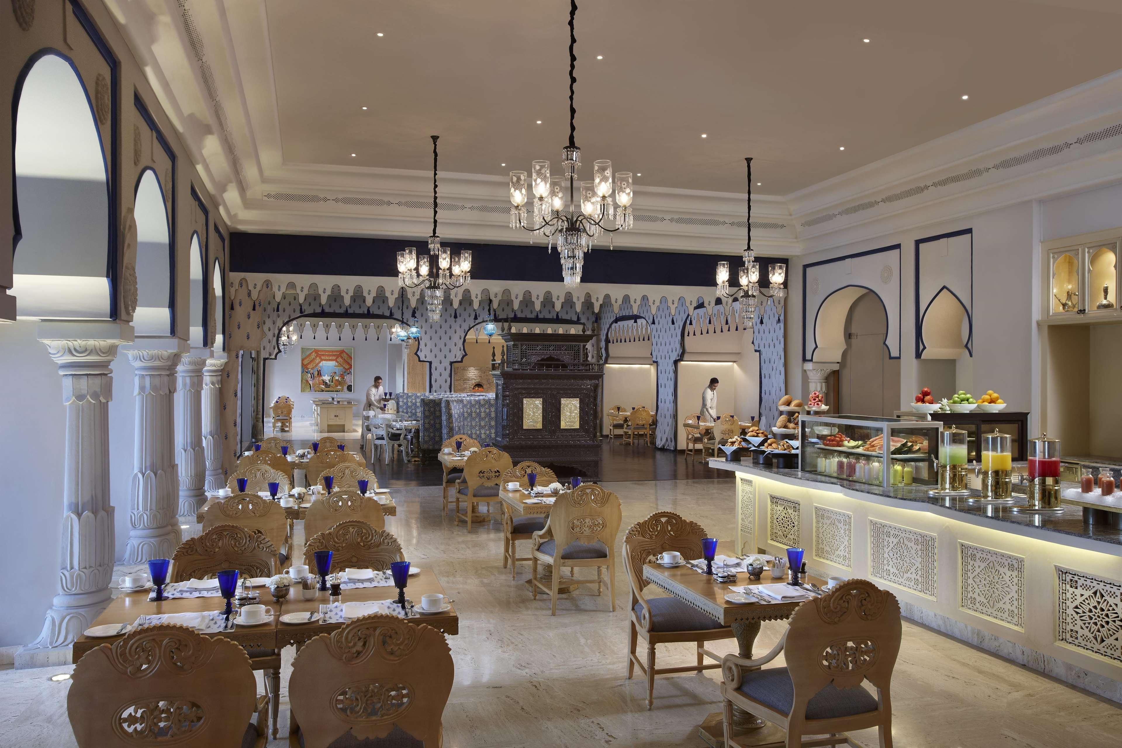 Hotel Fairmont Jaipur Restaurant foto The restaurant at the Taj Mahal Palace
