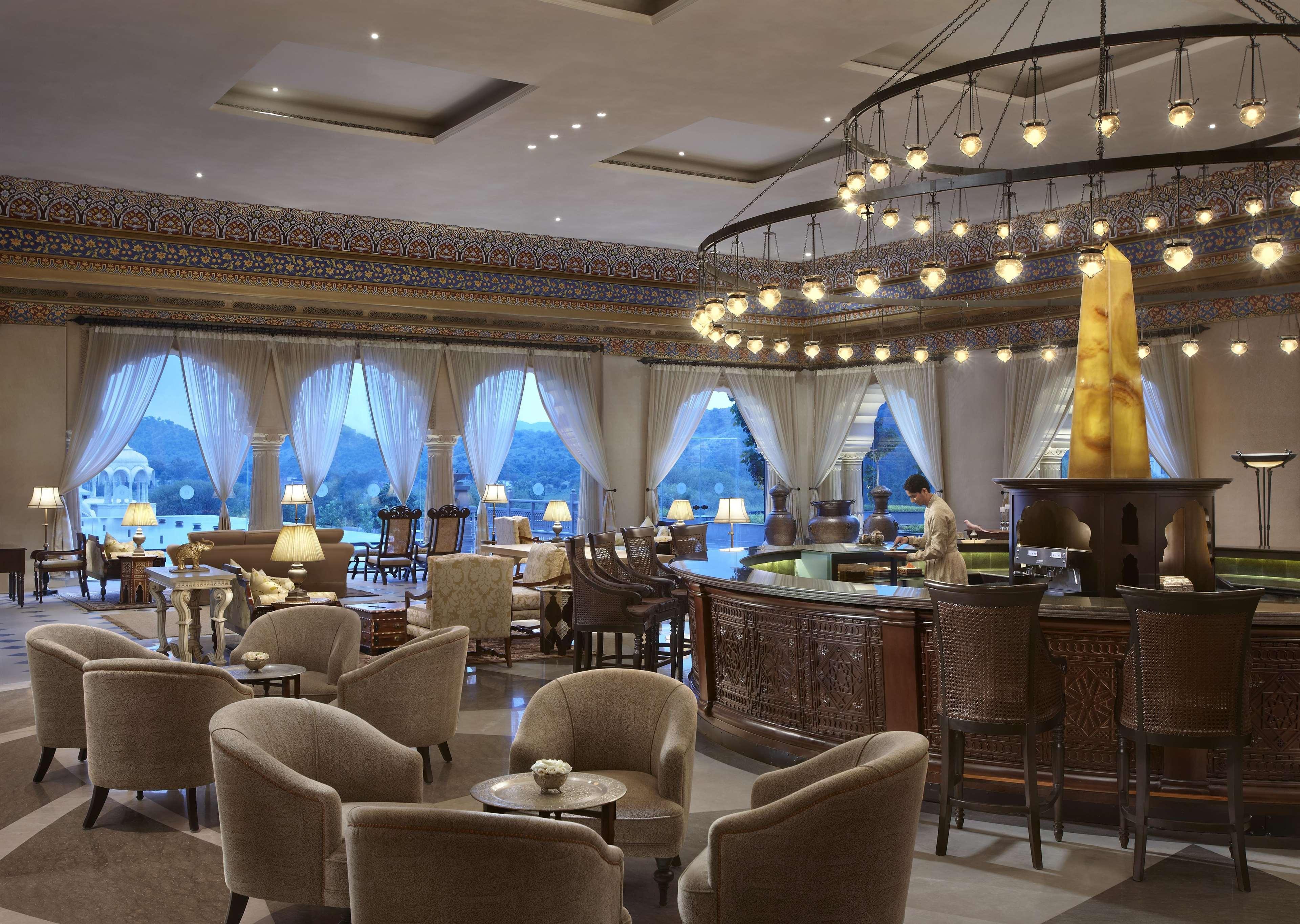 Hotel Fairmont Jaipur Restaurant foto The Bar