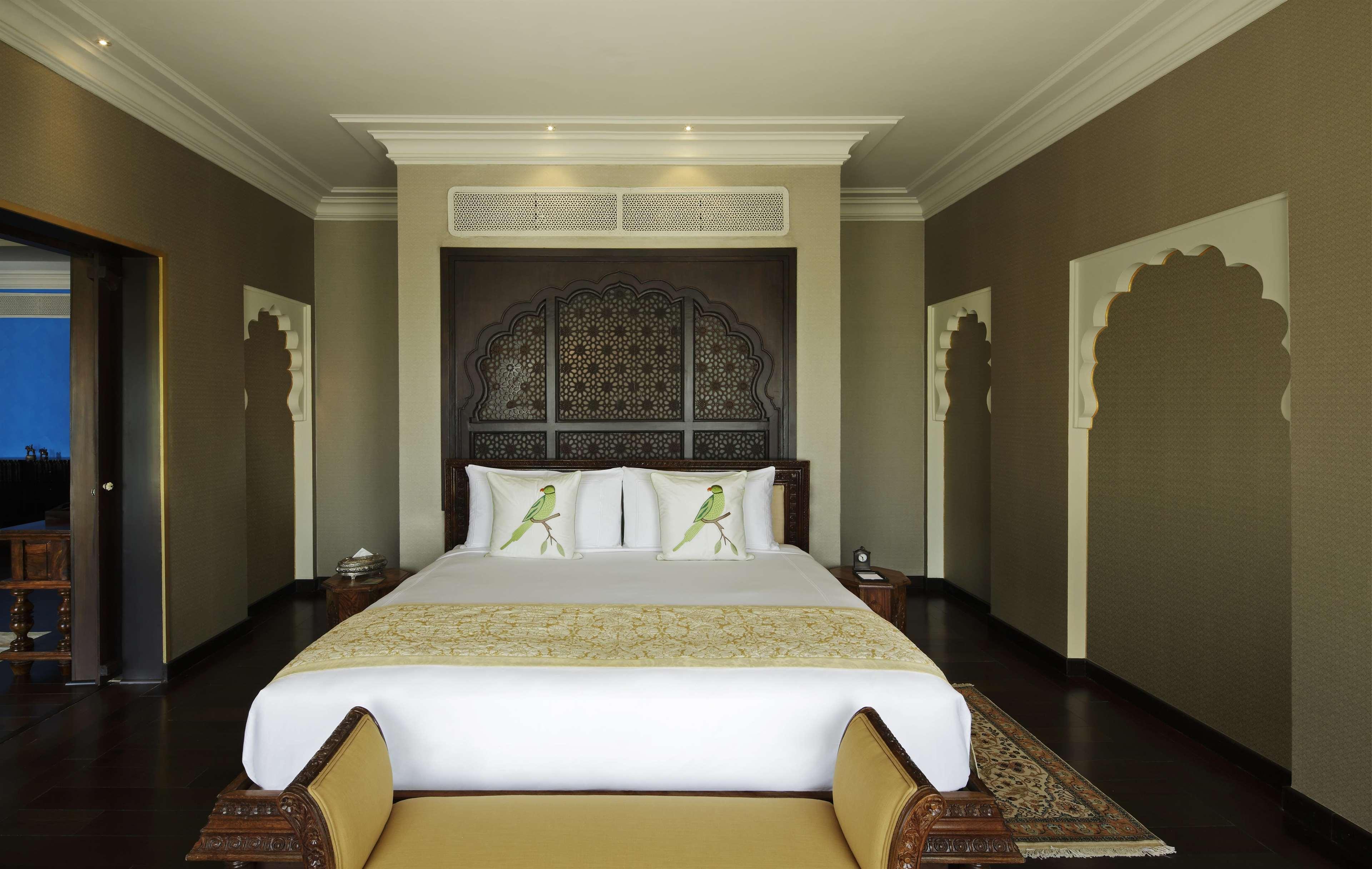 Hotel Fairmont Jaipur Zimmer foto A bedroom at the Taj Mahal Palace